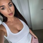 India Reynolds Instagram - British summertime finally arrives 💕☀️🌈