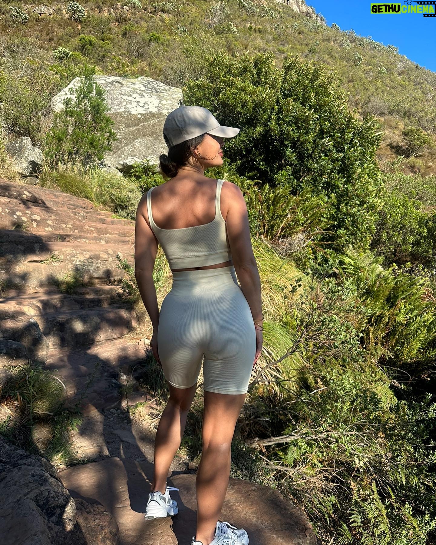 India Reynolds Instagram - Table mountain climbing with the girls!! 🧗🏻♀️ This trip has been so full of the most amazing memories 🥹❤️