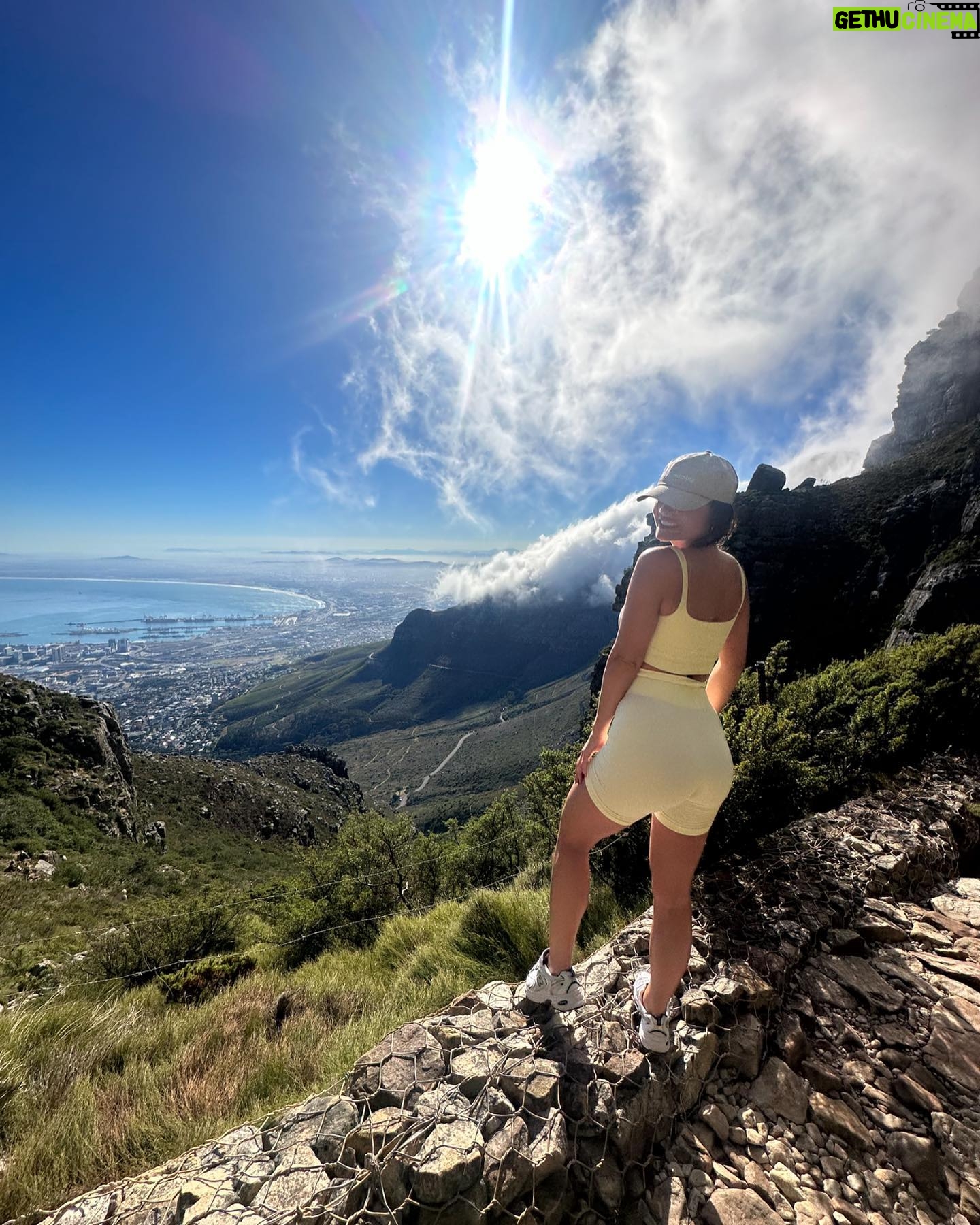 India Reynolds Instagram - Table mountain climbing with the girls!! 🧗🏻♀️ This trip has been so full of the most amazing memories 🥹❤️