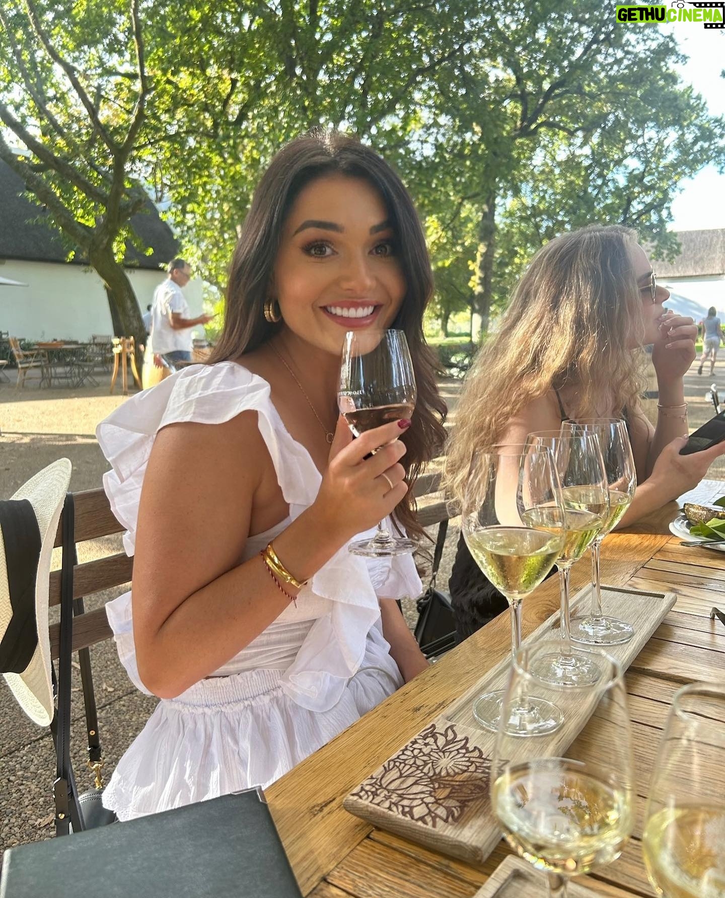 India Reynolds Instagram - This is your sign to go wine tasting… not like you needed one but hey👀🍷🥂☺️