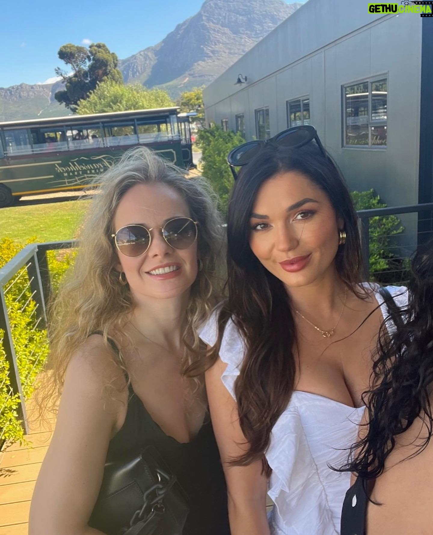 India Reynolds Instagram - This is your sign to go wine tasting… not like you needed one but hey👀🍷🥂☺️
