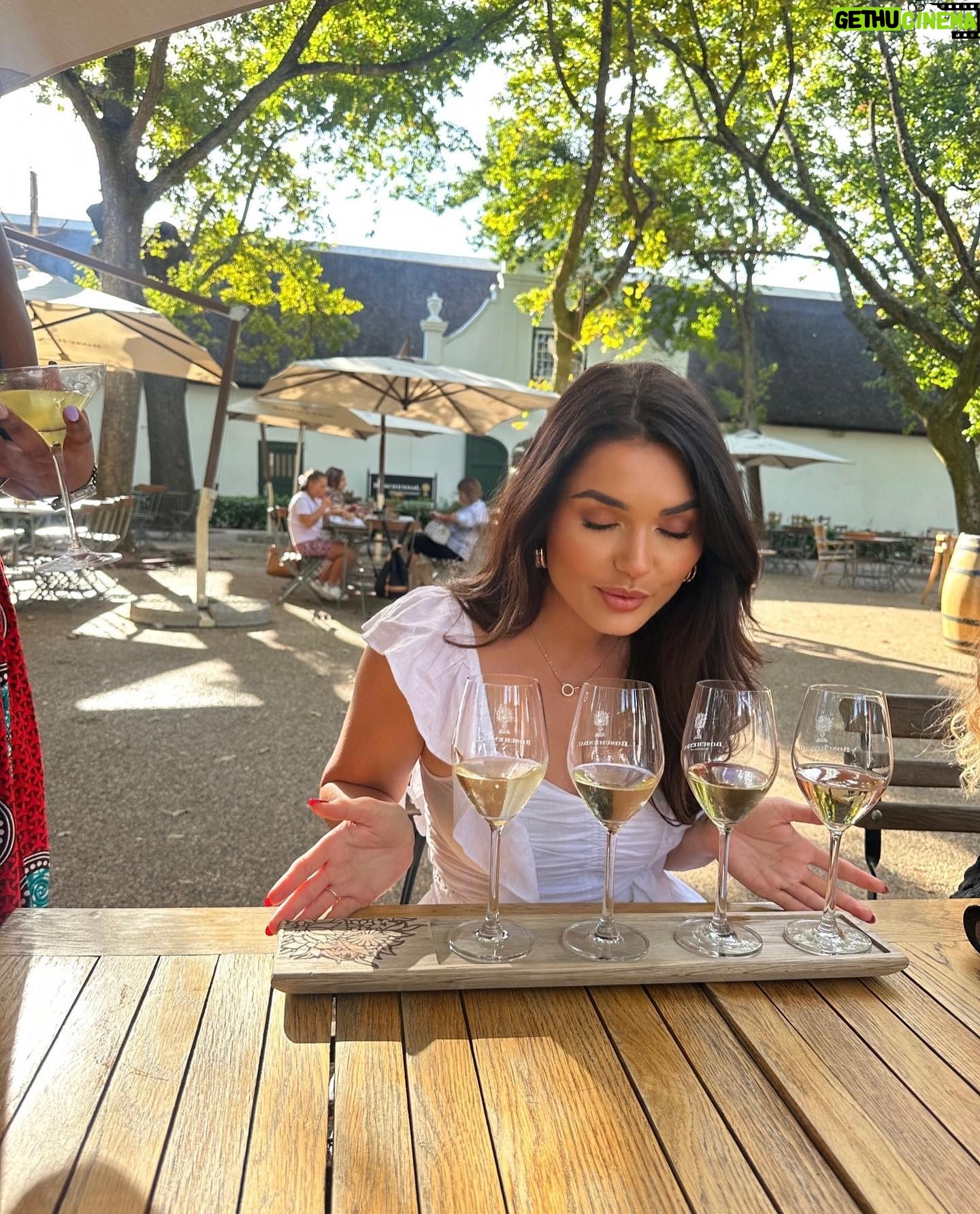 India Reynolds Instagram - This is your sign to go wine tasting… not like you needed one but hey👀🍷🥂☺️
