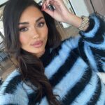 India Reynolds Instagram – You’re all asking where the jumpers from, I’m asking if @charlie_sman_makeup can paint my face everyday ☺️
It’s @cernucci for everyone in the DM’s 💙 and it suited Brighton in the sunshine ☀️