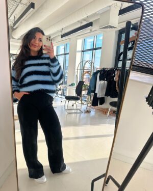 India Reynolds Instagram - You’re all asking where the jumpers from, I’m asking if @charlie_sman_makeup can paint my face everyday ☺️ 
It’s @cernucci for everyone in the DM’s 💙 and it suited Brighton in the sunshine ☀️