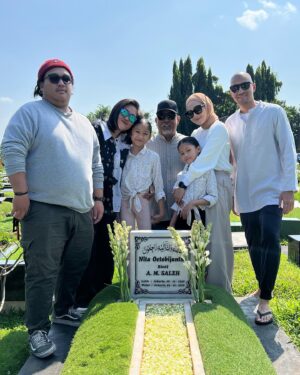 Indro Instagram - Idul Adha nengokin Anthy ❤️ Kangen semua sama kamu, Thy..