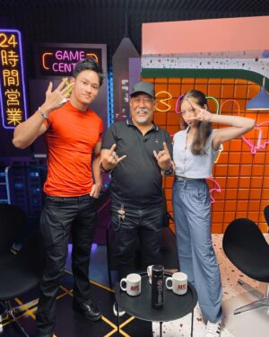 Indro Instagram - Ngobrol seru sama anak-anak ini tadi siang 👍🏻 Sukses terus Azka & Nada.
 
 
#indrowarkop
