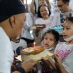 Indro Instagram - 65 tahun - dapetin rasa terbaik untuk menutup hari yang produktif. Alhamdulillah Alhamdulillah ❤️ Surprise by all the fam(ILY)y Food: @teppanku Cake: @laspeciale_patisserie Snack: @cantikaputricake Decoration: @partyku_id Photo: @fythography