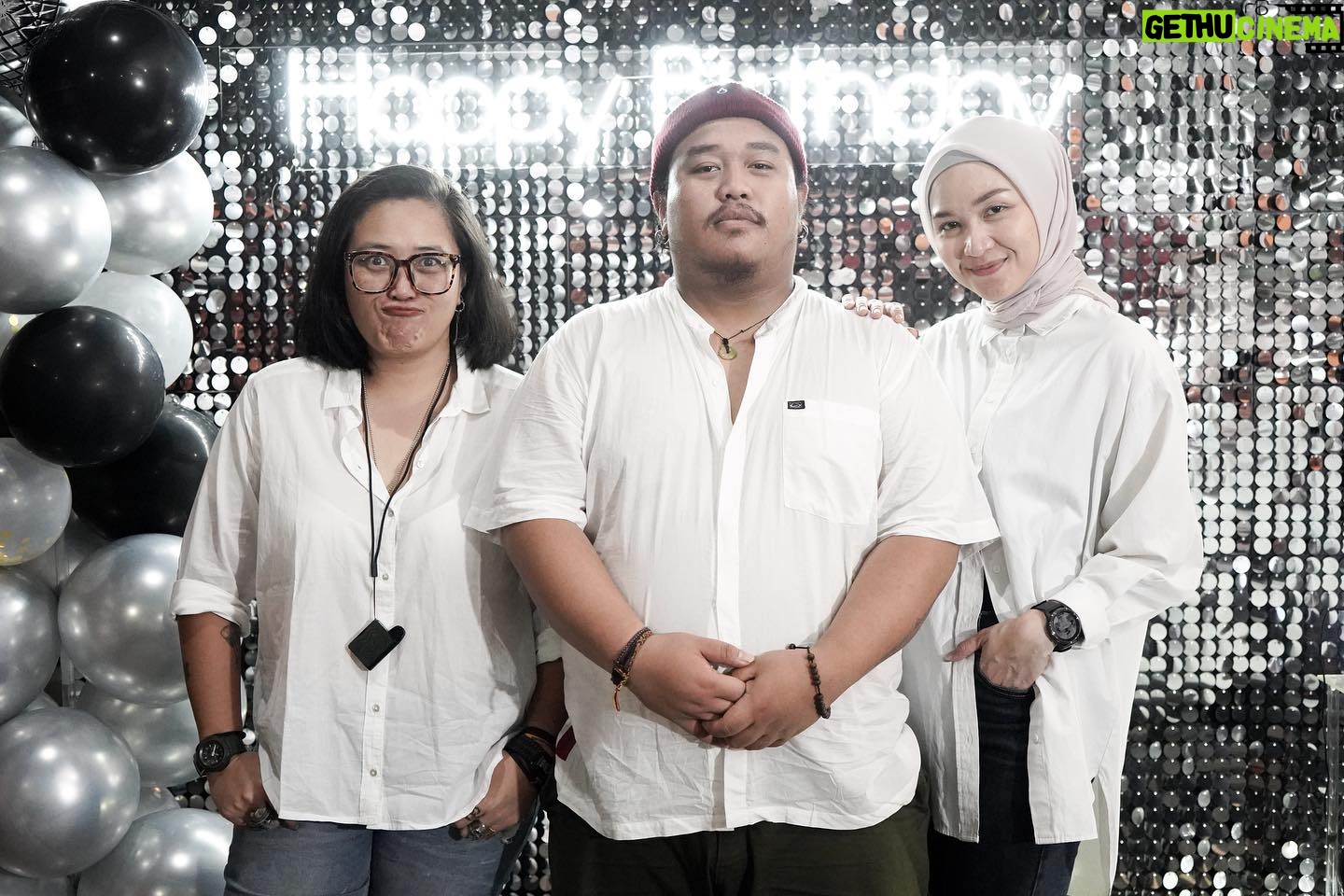 Indro Instagram - Happy 65th bday Bapake!! semoga Bapake selalu diberikan nikmat sehat dan selalu dalam lindungan Allah SWT ♥️ uhuyyyyy surprisenya berhasiiilll ⚡️ thank you @teppanku @partyku_id @laspeciale_patisserie & @cantikaputricake selalu TERBAIK!! 🔥🫶🏼