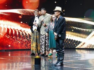 Indro Instagram - Anugerah Komedi Indonesia ke-3 sukses! 🤝
 
Semoga ke depannya semakin serius, jaya dan senantiasa menjadi hiburan yang bermakna untuk masyarakat. Apresiasi tinggi untuk para seniman komedi Indonesia 💪🏻