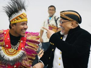 Indro Instagram - Anugerah Komedi Indonesia ke-3 sukses! 🤝
 
Semoga ke depannya semakin serius, jaya dan senantiasa menjadi hiburan yang bermakna untuk masyarakat. Apresiasi tinggi untuk para seniman komedi Indonesia 💪🏻
