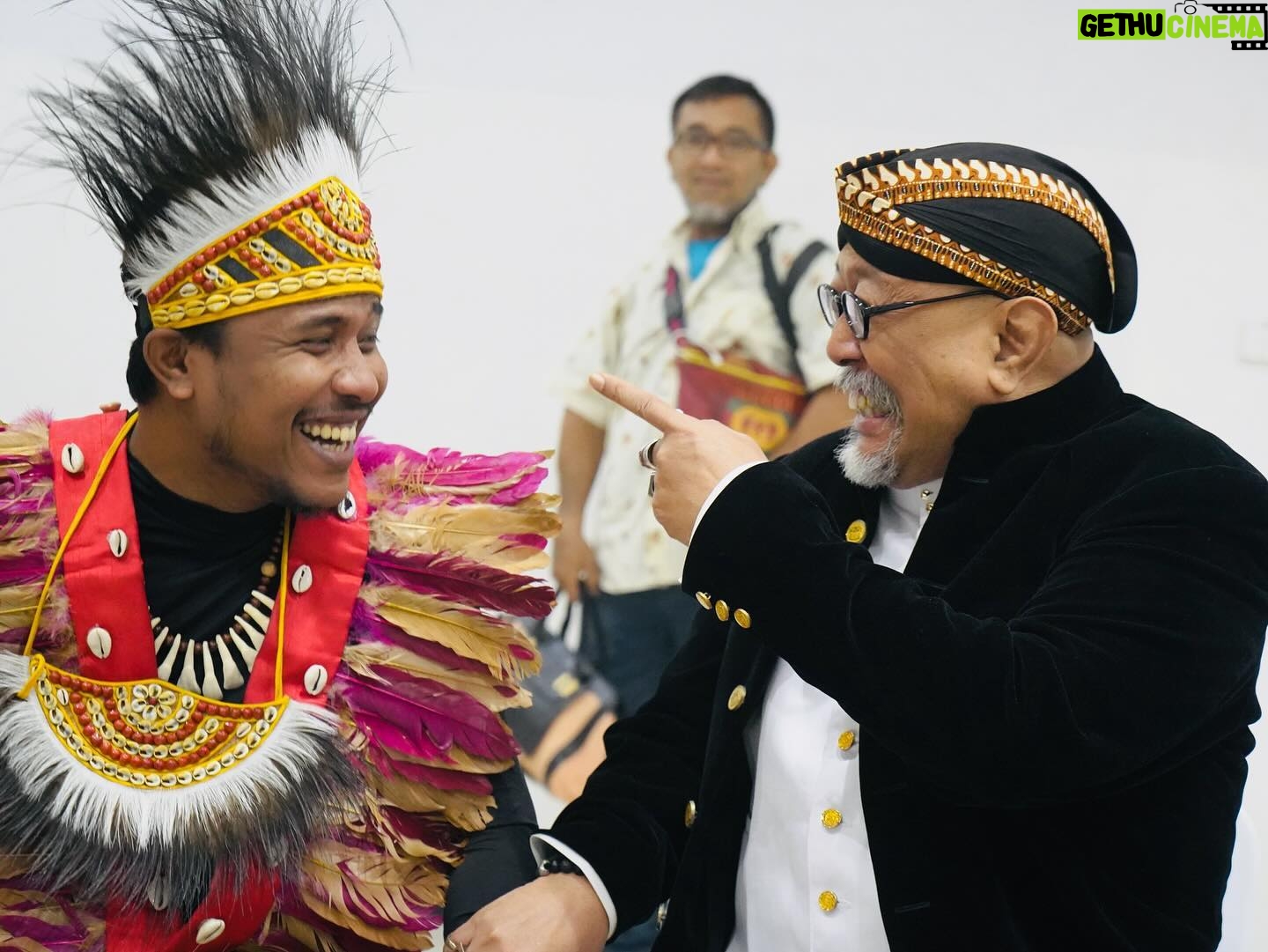 Indro - 12.8K Likes - Anugerah Komedi Indonesia ke-3 sukses! 🤝
Semoga ke depannya semakin serius, jaya dan senantiasa menjadi hiburan yang bermakna untuk masyarakat. Apresiasi tinggi untuk para seniman komedi Indonesia 💪🏻