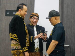 Indro Instagram - Anugerah Komedi Indonesia ke-3 sukses! 🤝
 
Semoga ke depannya semakin serius, jaya dan senantiasa menjadi hiburan yang bermakna untuk masyarakat. Apresiasi tinggi untuk para seniman komedi Indonesia 💪🏻
