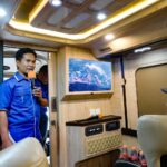 Indro Instagram – Mantap perjalanan kali ini naik luxury bus nya @trac_astra , fasilitas nyaman & mewah banget. Jangan lewatin discount sampai 20% di bulan Juli-Agustus untuk semua jenis bus kalo kalian pesan via aplikasi TRAC to go & counter di Jakarta, Semarang & Surabaya! Ajak rombongan buat jalan-jalan darat rasa pesawat, hehe 👍🏻✨