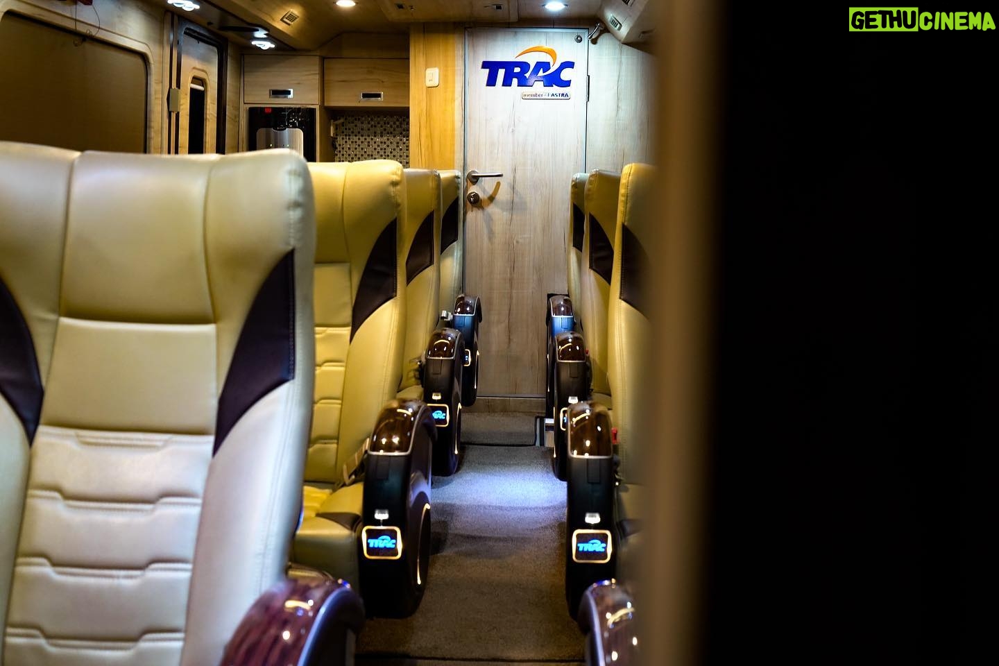 Indro Instagram - Mantap perjalanan kali ini naik luxury bus nya @trac_astra , fasilitas nyaman & mewah banget. Jangan lewatin discount sampai 20% di bulan Juli-Agustus untuk semua jenis bus kalo kalian pesan via aplikasi TRAC to go & counter di Jakarta, Semarang & Surabaya! Ajak rombongan buat jalan-jalan darat rasa pesawat, hehe šš»āØ