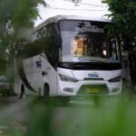 Indro Instagram - Mantap perjalanan kali ini naik luxury bus nya @trac_astra , fasilitas nyaman & mewah banget. Jangan lewatin discount sampai 20% di bulan Juli-Agustus untuk semua jenis bus kalo kalian pesan via aplikasi TRAC to go & counter di Jakarta, Semarang & Surabaya! Ajak rombongan buat jalan-jalan darat rasa pesawat, hehe 👍🏻✨