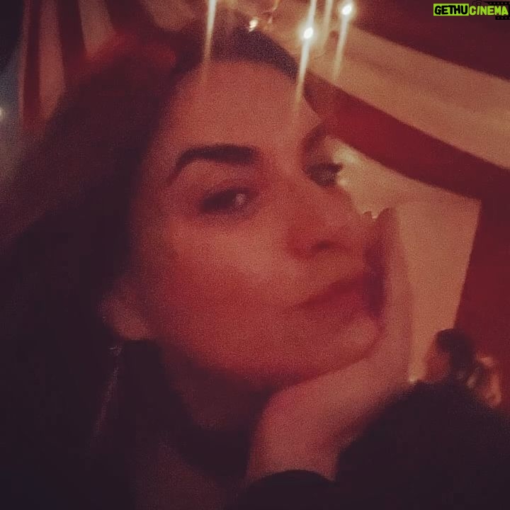 Ingrid Cruz - 17K Likes - 🌟Gracias gracias gracias 🌟
Gracias por tanto amor ,leí cada uno de sus mensajes ,vi cada uno de sus videos …
Tuve un día maravilloso ,regaloneado,rodeada de amor ,agradecida …
Felices 48 para mi !!!!
Que venga un año con todo !!!!💋