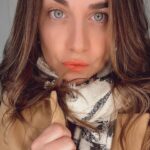 Ingrid Cruz Instagram - Lo que más me gusta del invierno es ponerme chaquetones grandes !!🧡 Descansen ,carreteen, abríguense ,pero sobretodo disfruten el fin de semana Les mando un beso 💋