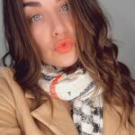 Ingrid Cruz Instagram - Lo que más me gusta del invierno es ponerme chaquetones grandes !!🧡 Descansen ,carreteen, abríguense ,pero sobretodo disfruten el fin de semana Les mando un beso 💋