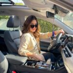 Ingrid Cruz Instagram - Llegan los días de sol y los disfruto en mi🛸 El Chery Tiggo 8 PRO de @guillermomorales.cl Grande ,lindo y seguro! #GuillermoMorales #SsangYong