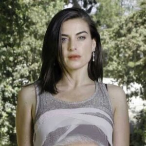 Ingrid Cruz Instagram - Aquí va mi paso por @tvn 
Del 2010 al 2013…♥️
Me cambié de canal ,salí de la zona de confort …
Crecí !!!🌟
2011 Beatriz -“ esperanza”
2012 Emma Ruiz Tagle -“reserva de familia 
2013 Isabel -“somos los Carmona “

Que lindo es mirar hacia atrás …
Y uds vieron a alguno de estos personajes ???
Los leo