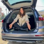 Ingrid Cruz Instagram - Llegan los días de sol y los disfruto en mi🛸 El Chery Tiggo 8 PRO de @guillermomorales.cl Grande ,lindo y seguro! #GuillermoMorales #SsangYong