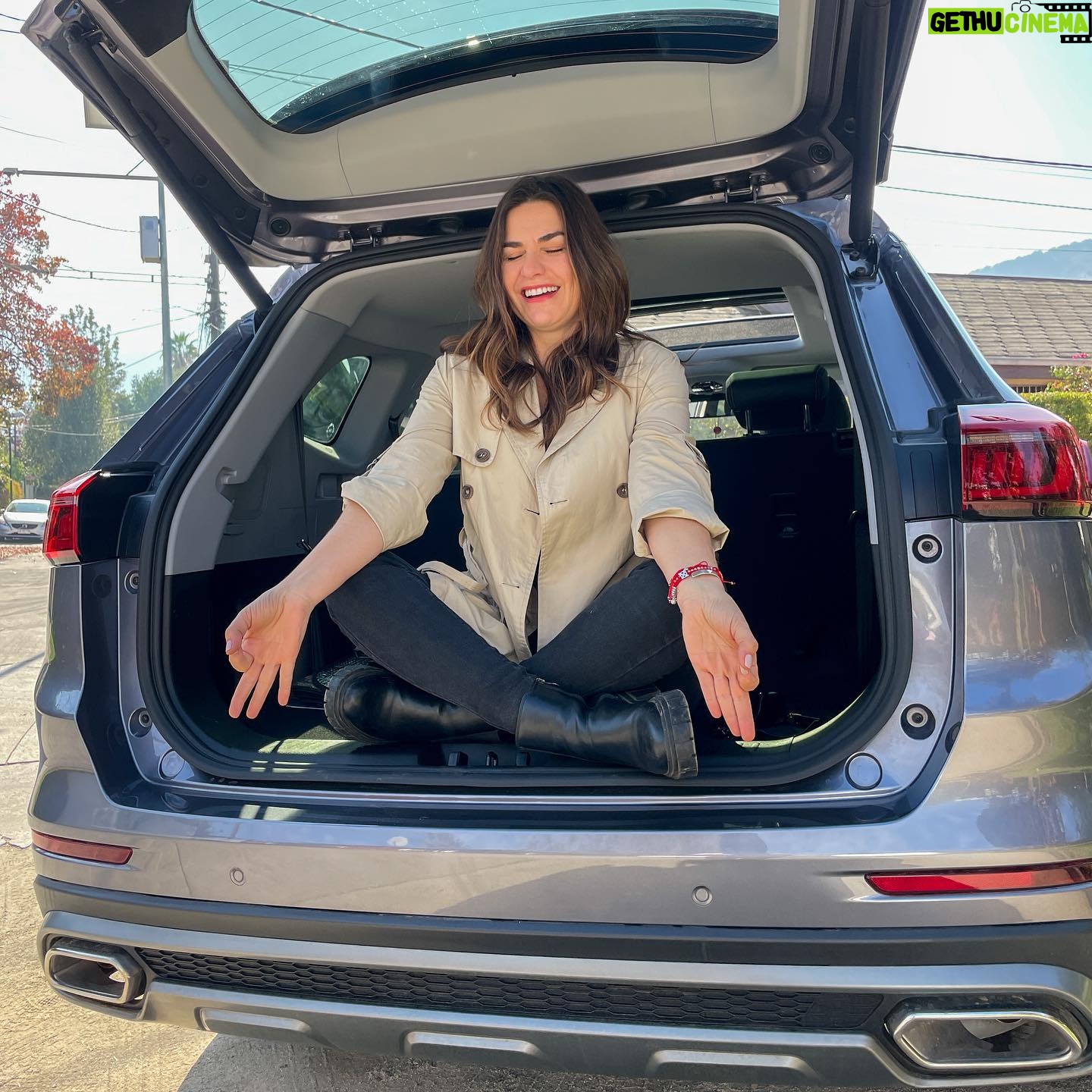 Ingrid Cruz Instagram - Llegan los días de sol y los disfruto en mi🛸 El Chery Tiggo 8 PRO de @guillermomorales.cl Grande ,lindo y seguro! #GuillermoMorales #SsangYong
