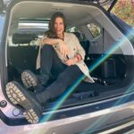 Ingrid Cruz Instagram - Llegan los días de sol y los disfruto en mi🛸 El Chery Tiggo 8 PRO de @guillermomorales.cl Grande ,lindo y seguro! #GuillermoMorales #SsangYong