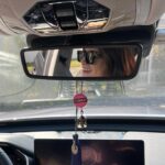 Ingrid Cruz Instagram - Vamos con todo esta semana !!! Arriba de “la nave “ aprovechando cada rayito de sol ! Con todos mis talismanes pa la suerte en el auto Y con un gatito negro hermoso que me abrazo hoy ! Puras buenas señales 🌟 Les mando un beso apretado y que tengamos una semana llena de cosas lindas !!! Va a estar helado en esta parte del mundo así que a abrigarse muuuucho♥️ Pd: I ♥️ @guillermomorales.cl