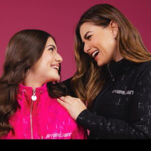 Ingrid Cruz Instagram - Nos invitaron a participar en esta hermosa campaña para el día de la madre  junto a  @everlastchile 
No puedo más de la chochera de ver a mi hija así de grande y poderosa !!
JUNTAS CREAMOS!♥️
 Puro amorrrrr!

Pd:  en el post de @everlastchile que salimos nosotras aparece un tremendo concurso para regalar a las madres…pasó el dato!!!
💋
@everlastchile #juntascreamos #diadelamadre