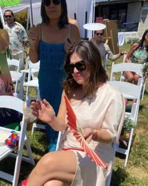 Ingrid Cruz Instagram - Este fin de semana se casó mi hermana del alma …
Llore como una niña …
Verla camina hacia el altar de la mano de mi hija …es uno de los momentos más hermosos de mi vida 
Puro amor y luz 🏳️‍🌈
@valveliz @mariaapaazc ♥️
Pd: y la entrada en moto de @valveliz con la música de starwars…inolvidable!!!🏳️‍🌈
