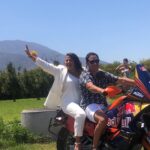 Ingrid Cruz Instagram - Este fin de semana se casó mi hermana del alma … Llore como una niña … Verla camina hacia el altar de la mano de mi hija …es uno de los momentos más hermosos de mi vida Puro amor y luz 🏳️‍🌈 @valveliz @mariaapaazc ♥️ Pd: y la entrada en moto de @valveliz con la música de starwars…inolvidable!!!🏳️‍🌈