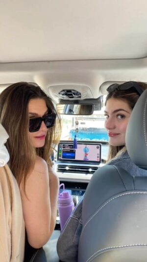 Ingrid Cruz Instagram - Loh juimohhh!!!
Se vienes fin de semana largo maravilloso
Feliz 18!🇨🇱
Y no se olvide …
Si va a tomarse una 
cosita …NO MANEJE !!!
Besos miles 💋

@guillermomorales.cl ♥️💋🇨🇱