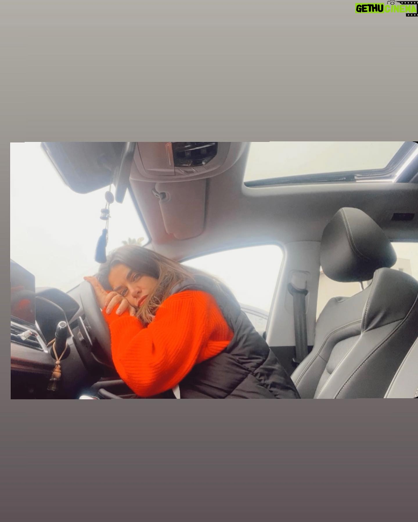Ingrid Cruz Instagram - Llegue mucho antes a un lugar y tuve que esperar !!😍 Debo confesar que mi auto tenga calienta asiento es altamente adictivo… Jajajajajaajajajaj Me quedé mirando el cielo y me puse a sacar fotos … Aquí les dejo algunas @guillermomorales.cl Mi auto es mi segunda casa 💋