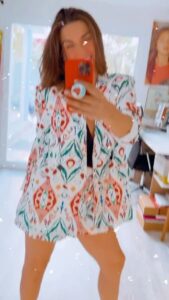 Ingrid Cruz Instagram - Usé este traje para el matrimonio civil de mi Val!!