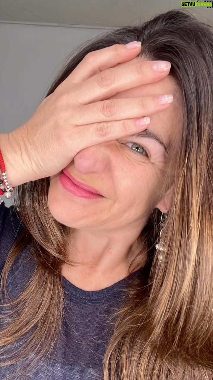 Ingrid Cruz Instagram - Resumen de una semana resfriada !!!🤧 Leí mucho y vi los panamericanos! Mi mejor panorama Siempre con Danilo y Ramiro de enfermeros!!! Lo bueno es que me mejore!!!!!! Y se viene un feriadito 👻 Les mando un beso y que tengamos un noviembre hermoso ♥️