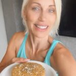 Ingrid Grudke Instagram - PAN DE ALMENDRAS Procesamos unas almendras y agregamos un huevo, una cucharita de polvo de hornear y una pizca de sal. Llevamos al horno hasta que este apenas dorado y listooo 🥰⭐️ #ingridgrudke #mundoin #pandealmendras