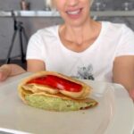 Ingrid Grudke Instagram - Me siguen pidiendo recetas y les vuelvo a subir uno de mis desayunos favoritos! Llega fin de año y es un momento muy importante para tener disciplina y buenos hábitos, además con el calor es muy importante hidratarse y comer saludable 😀 Es un desafío en estas épocas comer bien pero si lo proponemos se puede ✨ #ingridgrudke #mundoIN #recetas #fitnessmotivation