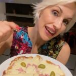 Ingrid Grudke Instagram - La receta más popular, la más comentada. La más vista! PIZZA DE PAPA Se las vuelvo a dejar porque como dice Mirtha el público se renueva 🫶🏻🌟 Qué dicen… la probaron? #pizzadepapa #ingridgrudke #mundoIN #recetasfit