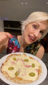 Ingrid Grudke Instagram - La receta más popular, la más comentada. La más vista! PIZZA DE PAPA Se las vuelvo a dejar porque como dice Mirtha el público se renueva 🫶🏻🌟 Qué dicen… la probaron? #pizzadepapa #ingridgrudke #mundoIN #recetasfit