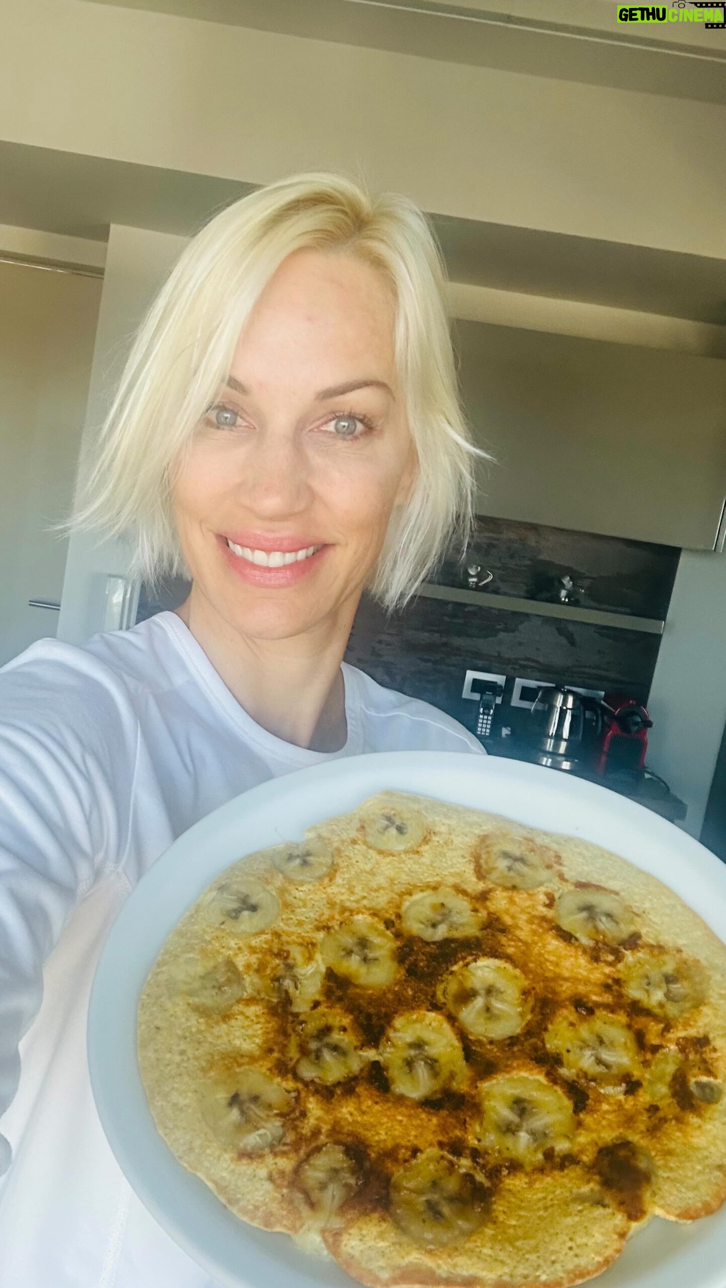 Ingrid Grudke Instagram - Desayuno!!! Panqueque de avena con bananas 🤤💓#vidasana #comida #desayuno #desayunosaludable