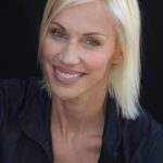 Ingrid Grudke Instagram - ¿Para qué sirve la proteína? Son las encargadas de reparar y renovar los tejidos del cuerpo, por lo que son ideales para recuperación muscular. La proteína en polvo es un tipo de suplemento que aporta de forma rápida y sencilla proteínas de alta calidad a nuestro organismo, nos va a ayudar a la recuperación y regeneración muscular, en el aumento de masa muscular, e incluso si nuestro objetivo es bajar peso. Las proteínas son los pilares fundamentales de la vida. Cada célula del cuerpo humano las contiene. La estructura básica de la proteína es una cadena de aminoácidos. La proteína es imprescindible para mantener un sistema inmune sano, para luchar contra infecciones y reparar lesiones en los tejidos. Además, la proteína está ligada a la salud de los huesos y los músculos y, por lo tanto, la ingestión de proteínas adecuada puede proporcionar una estrategia para prevenir la pérdida de tejido muscular que se produce en las poblaciones clínicas y como parte del proceso de envejecimiento. @maxlevelab es un producto para deportistas, personas que tienen una constancia en su entrenamiento personal, pero también, y muy importante, es apto para toda persona que quiere mejorar su calidad de vida. Para más información consultar en www.masxlecelstore.com