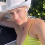 Ingrid Grudke Instagram - @villaangelaposadas el lugar que disfruto cada vez que estoy en #misiones Aprovecho este posteo para hablar de algo que se repite constantemente en los mensajes que me dejan, que es el tema de la edad… Que tiene la edad? Para nada me molesta hablar de mi edad nunca fue, ni es un problema para mi. Pero siento, en muchos comentarios que me dejan , que se castigan mucho con la edad! 😁 que tiene de malo tener más años! Es natural ! Es algo normal en el ciclo biológico de la especie humana. Es así . Es la lógica de nuestro existir. 😁 por favor 🙏 aceptemos los años, seamos libres con eso, es algo que no podemos evitar. Pero si pondremos evitar enfermedades si somos conscientes de que es lo que tenemos que hacer para estar mejor. Sabemos que tenemos que ser responsables cuidando nuestro cuerpo que es el vehículo de nuestro alma en la vida! Trabajemos paga llegar a tener años con actitud joven, con un cuerpo ágil, funcional, fuerte, cómodo, sano! No digo nada nuevo, lo dicen los expertos en salud. Y no voy a ser hipócrita. Obvio que a la mayoría nos gusta vernos bien cuando nos miramos al espejo. Pero créeme que todo comienza de adentro para afuera. Es actitud y Voluntad de querer hacer lo que hay que hacer para sentirse bien y eso solo VOS lo podes hacer. 🥰 Este año atrévete a ser libre de los comentarios que no te suman en nada.