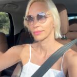Ingrid Grudke Instagram - Muy feliz comienzo de año a todos!!!!! Arranco el año!!!! Y para mi, Comenzó el viaje sobre un nuevo año lleno de desafíos, nuevos proyectos y metas por cumplir, que para Mí, son muy importante para lograr una vida divertida, en constantes desafíos, a veces con subidas más difíciles y otras con muchas seguridad. Asi es la vida pero está en nosotros el poder absoluto de conducir nuestra vida como cada uno quiere. Es pura voluntad y creer en uno mismo para lograr ir a donde uno quiere. No digo que sea fácil , a veces lleva más tiempo llegar a la comodidad y paz que uno quiere o necesita. Pero si tenes decisión logras tu meta. Asi que mis queridos amigos!!! Solo quiero decirles que sean muy felices, confíen en ustedes , en lo que son capaces, confíen que siempre hay alguien que los acompaña., to tengan miedo a intentar lo que tanto sueñan, no estamos solos, estamos rodeados de amor, y siempre hay alguien que te va a ayudar a empujar el carro cuando estés un poco desanimado. Enfócate en todas las cosas buenas que se da la vida. Todo está en vos! A disfrutar todo lo que te brinda esta vida ! Ser feliz es una elección. Feliz 2024!!!💓💕🎊🎉 Gracias por tanto amor! Los leo!!! 💓💓#felizañonuevo