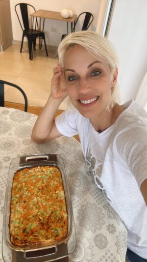 Ingrid Grudke Instagram - Pastel de verduras! un clásico sencillo y sano. Va llegando el calor y nos dan ganas de comer más liviano pero rico. Esta receta es ideal. Anímense a agregar los vegetales que a ustedes les gusten!

#IngridGrudke #mundoIn #recetas