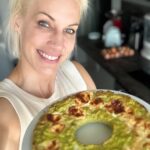 Ingrid Grudke Instagram – PASTEL DE BRÓCOLI 
Un brócoli 
4 huevos 
1 pechuga 
Sal a gusto 

Se los subo temprano por si los tiento para el almuerzo…
De las recetas que más les gusta son mis pasteles caseros… así que acá va otro 🤍

#ingridgrudke #mundoIN #fitnessmotivation #pasteldebrocoli #brócoli