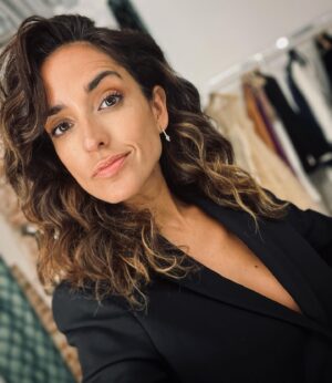 Inma Cuesta Instagram - 😏 Oigan! Comienza la cuenta  atrás para las fiestas navideñas.
Hagan sus meditaciones y disfruten en familia! 
Felices fiestas 🎄