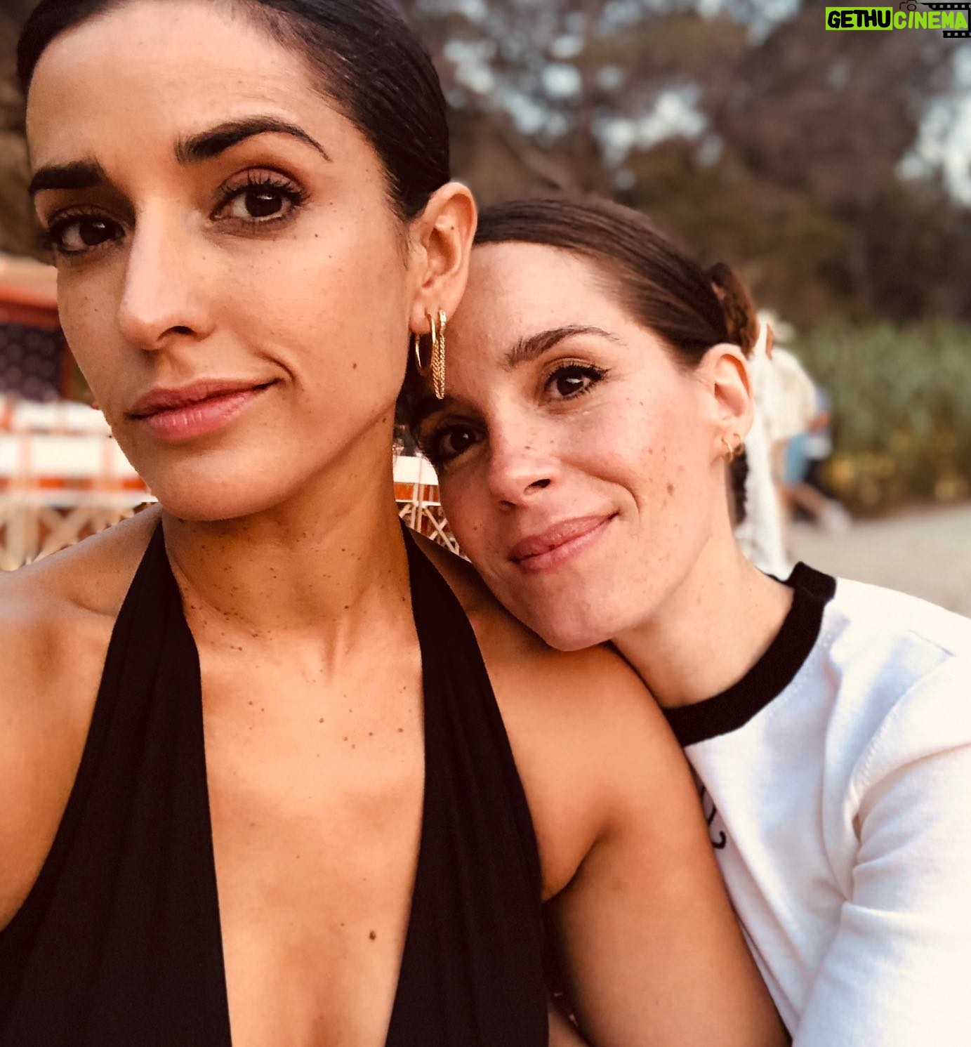 Inma Cuesta - 66.6K Likes - A veces el AMOR se escribe con mayúsculas…🤍
Feliz vuelta al sol a una de mis personas favoritas.
Te quiero compañerita del alma mía @nurigago