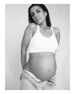 Inma Cuesta Instagram - Este fue el año de la revolución. La más hermosa, la más salvaje, la revolución del AMOR. Mi cuerpo latió al ritmo de dos corazones , se abrió y se hizo grande para convertirse en casa. Ha sido el año del aprendizaje, de la siembra…el año de las lobas. Doy las gracias a este 2023 por llenarme tanta fuerza y Amor. Feliz entrada de año!!✨