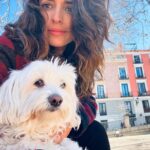 Inma Cuesta Instagram - Esta señora de 14 años parece que se olía que hoy la cita con la veterinaria se iba alargar… RUMBA Dama QUEEN👑