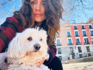 Inma Cuesta Instagram - Esta señora de 14 años parece que se olía que hoy la cita con la veterinaria se iba alargar…
RUMBA Dama QUEEN👑
